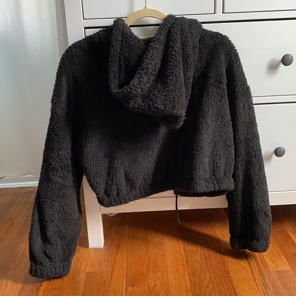 Black fuzzy cropped hoodie - Picture 2 of 2